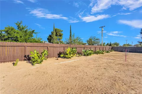 Exterior - 12696 Kiowa Rd, Apple Valley, CA 92308 photo 7 of 10
