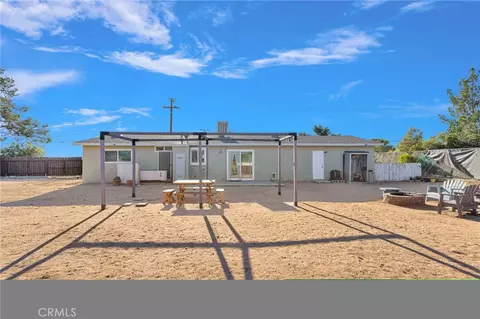 Exterior - 12696 Kiowa Rd, Apple Valley, CA 92308 photo 8 of 10