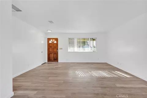 Living - 12696 Kiowa Rd, Apple Valley, CA 92308 photo 4 of 4