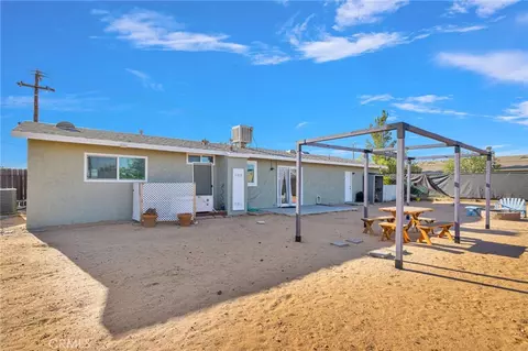 Exterior - 12696 Kiowa Rd, Apple Valley, CA 92308 photo 9 of 10
