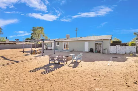 Exterior - 12696 Kiowa Rd, Apple Valley, CA 92308 photo 6 of 10