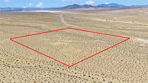 1 Paddington Way, Lucerne Valley, CA 92356