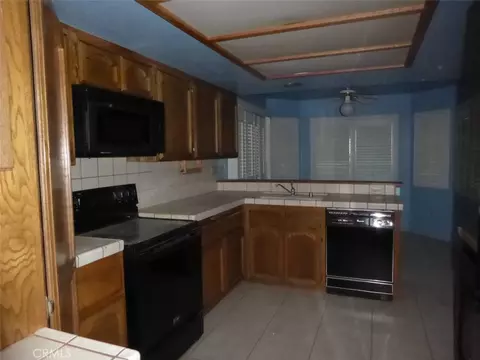 Kitchen - 11645 Aster, Victorville, CA 92392 photo 2 of 2