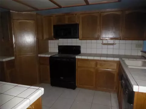 Kitchen - 11645 Aster, Victorville, CA 92392 photo 1 of 2