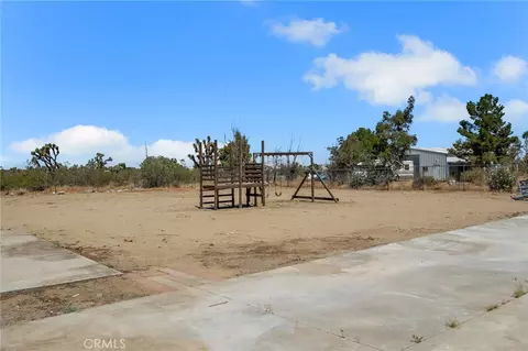 Exterior - 12736 Oasis, Pinon Hills, CA 92372 photo 5 of 10