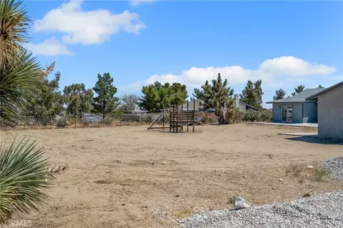 Exterior - 12736 Oasis, Pinon Hills, CA 92372 photo 9 of 10