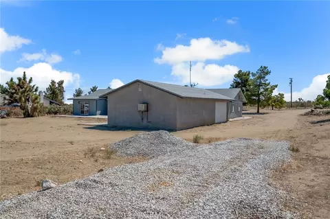 Exterior - 12736 Oasis, Pinon Hills, CA 92372 photo 8 of 10