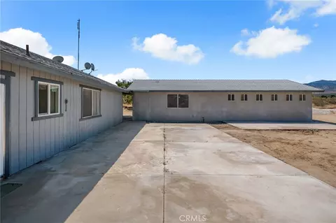Exterior - 12736 Oasis, Pinon Hills, CA 92372 photo 6 of 10