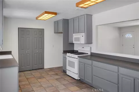 Kitchen - 12736 Oasis, Pinon Hills, CA 92372 photo 1 of 2