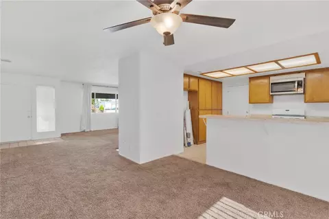 Living - 15498 Washoan, Apple Valley, CA 92307 photo 5 of 5