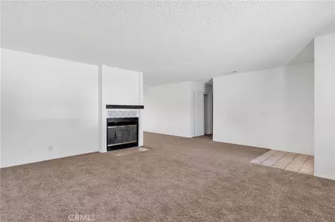 Living - 15498 Washoan, Apple Valley, CA 92307 photo 3 of 5