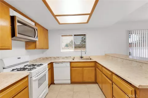 Kitchen - 15498 Washoan, Apple Valley, CA 92307 photo 2 of 2