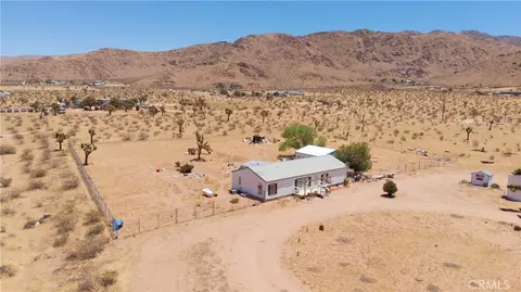 15911 Thomas, Apple Valley, CA 92307 photo 2