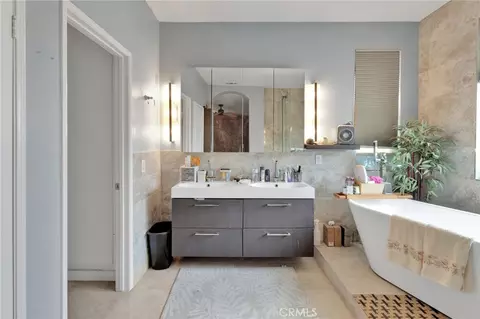 Bath - 14587 Mulberry St, Hesperia, CA 92345 photo 1 of 2