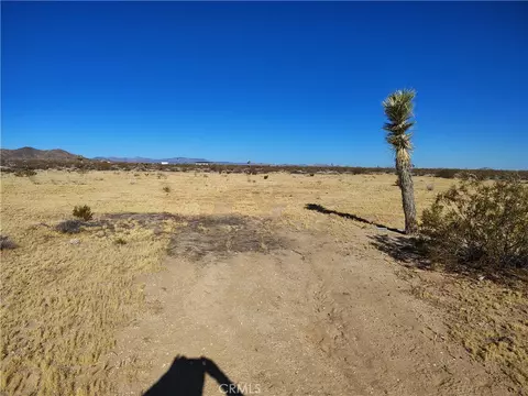 408 Stable, Landers, CA 92285 photo 2