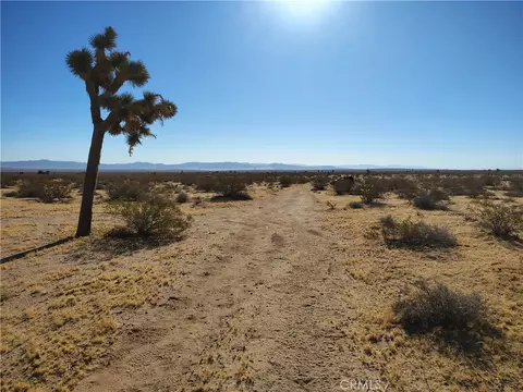 408 Stable, Landers, CA 92285 photo 3