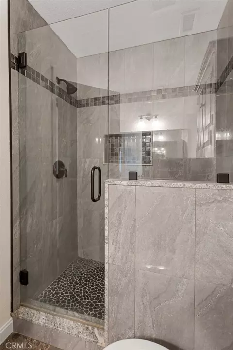 Bath - 10373 Kern Ave, Hesperia, CA 92345 photo 5 of 6