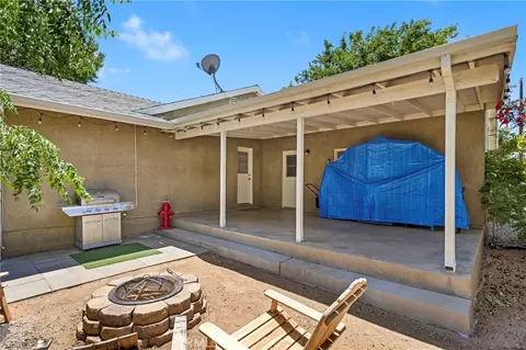 Exterior - 10373 Kern Ave, Hesperia, CA 92345 photo 9 of 13