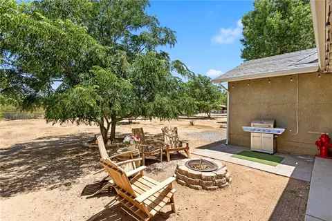 Exterior - 10373 Kern Ave, Hesperia, CA 92345 photo 8 of 13