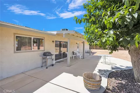 Exterior - 14204 Crow Rd, Apple Valley, CA 92307 photo 8 of 9