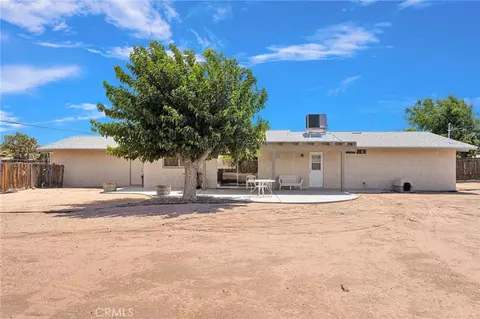 Exterior - 14204 Crow Rd, Apple Valley, CA 92307 photo 5 of 9