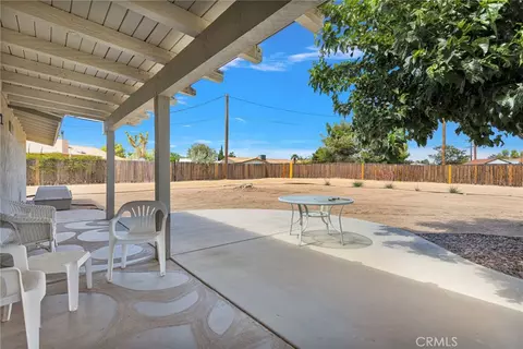 Exterior - 14204 Crow Rd, Apple Valley, CA 92307 photo 2 of 9