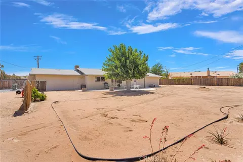 Exterior - 14204 Crow Rd, Apple Valley, CA 92307 photo 7 of 9