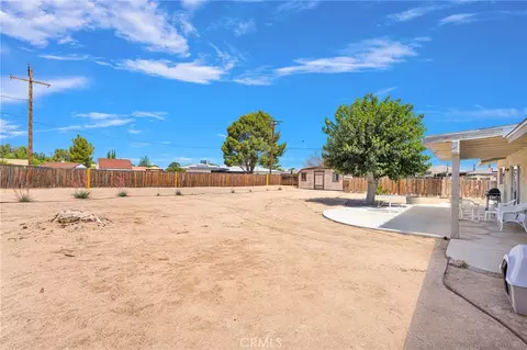 Exterior - 14204 Crow Rd, Apple Valley, CA 92307 photo 3 of 9