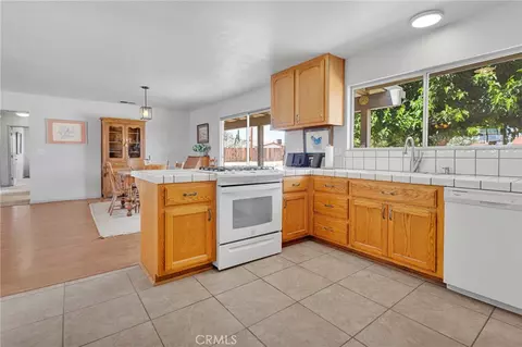 Kitchen - 14204 Crow Rd, Apple Valley, CA 92307 photo 3 of 4