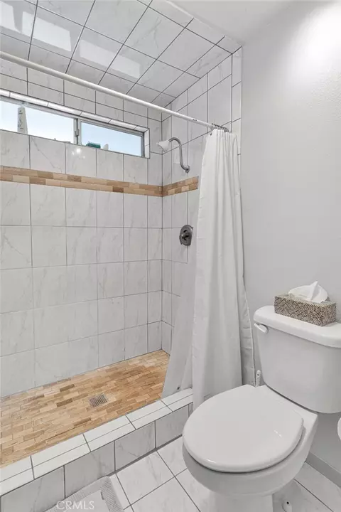 Bath - 14204 Crow Rd, Apple Valley, CA 92307 photo 5 of 5