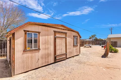 Exterior - 14204 Crow Rd, Apple Valley, CA 92307 photo 6 of 9