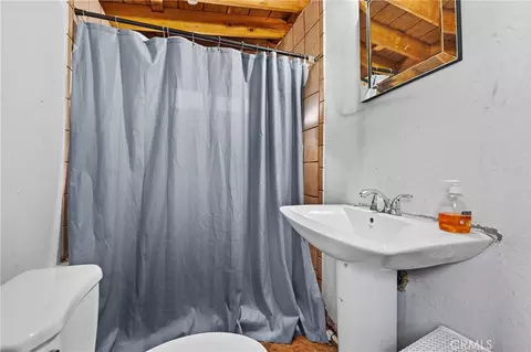 Bath - 19345 Warren, Riverside, CA 92508 photo 4 of 4