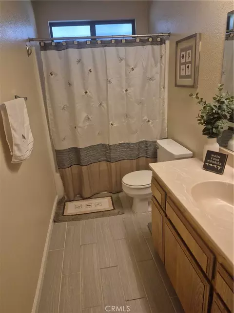 Bath - 446 Stanford Dr, Barstow, CA 92311 photo 1 of 3