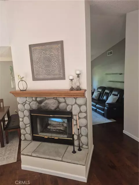 Entry Way - 446 Stanford Dr, Barstow, CA 92311 photo 6 of 7
