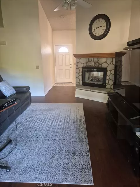 Entry Way - 446 Stanford Dr, Barstow, CA 92311 photo 2 of 7