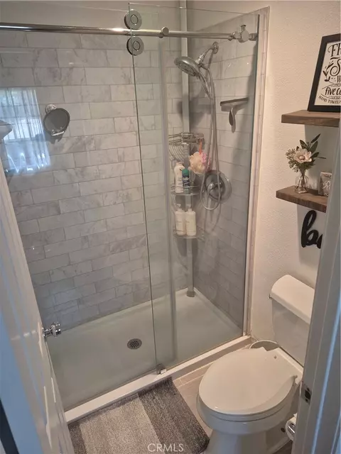 Bath - 446 Stanford Dr, Barstow, CA 92311 photo 2 of 3