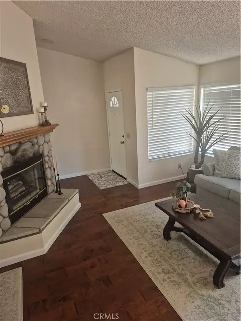 Entry Way - 446 Stanford Dr, Barstow, CA 92311 photo 3 of 7