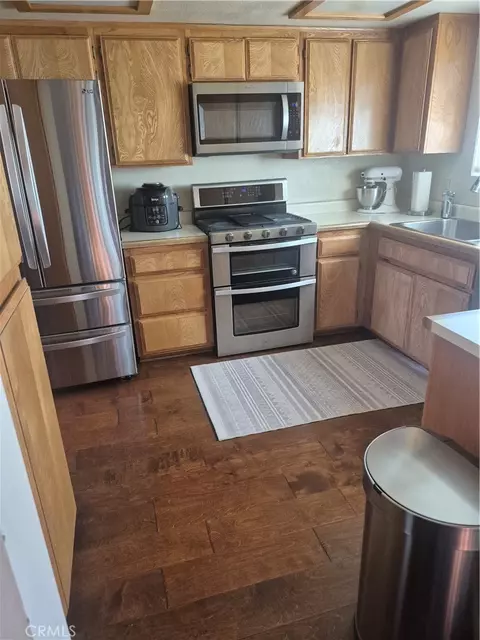 Kitchen - 446 Stanford Dr, Barstow, CA 92311 photo 2 of 3
