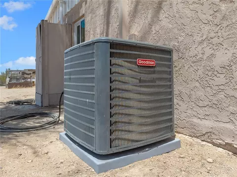 Exterior - 37436 Ables St, Lucerne Valley, CA 92356 photo 7 of 10