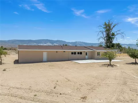 Exterior - 37436 Ables St, Lucerne Valley, CA 92356 photo 8 of 10