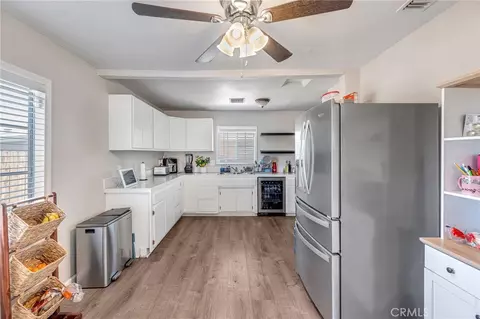 Kitchen - 25380 Anderson Ave, Barstow, CA 92311 photo 1 of 2