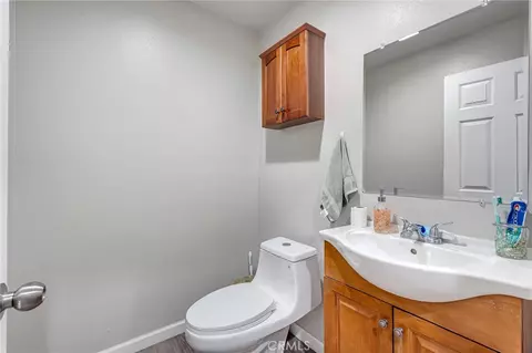 Bath - 25380 Anderson Ave, Barstow, CA 92311 photo 3 of 7