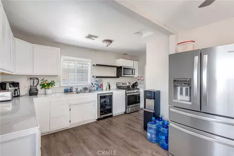Kitchen - 25380 Anderson Ave, Barstow, CA 92311 photo 2 of 2