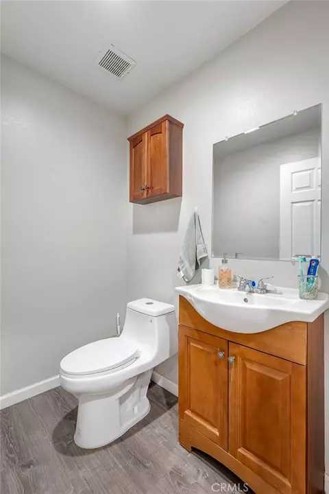 Bath - 25380 Anderson Ave, Barstow, CA 92311 photo 4 of 7