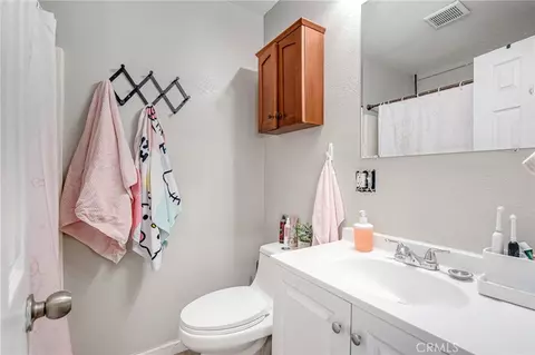 Bath - 25380 Anderson Ave, Barstow, CA 92311 photo 1 of 7