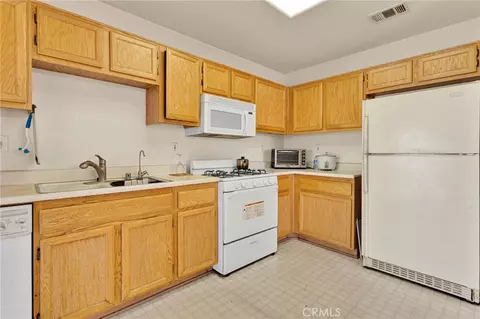 Kitchen - 15449 Lassen, Adelanto, CA 92301 photo 2 of 3