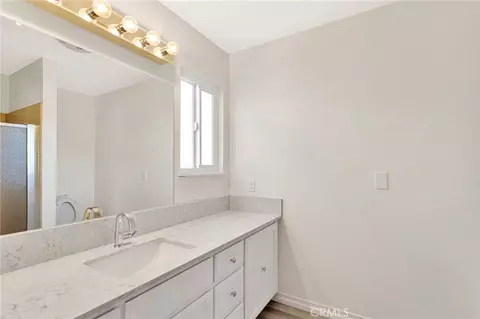 Bath - 9393 Juniper St, Apple Valley, CA 92308 photo 3 of 4