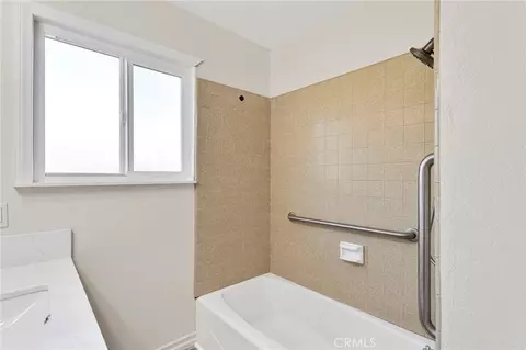 Bath - 9393 Juniper St, Apple Valley, CA 92308 photo 2 of 4
