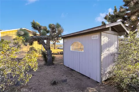 Exterior - 9393 Juniper St, Apple Valley, CA 92308 photo 7 of 10