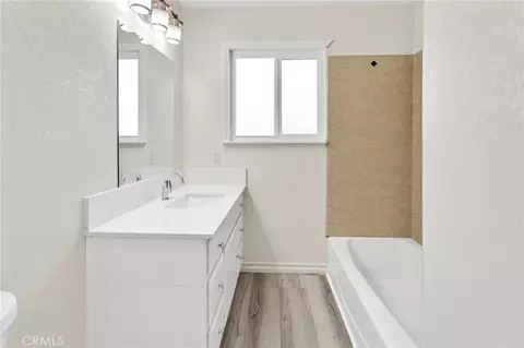 Bath - 9393 Juniper St, Apple Valley, CA 92308 photo 1 of 4